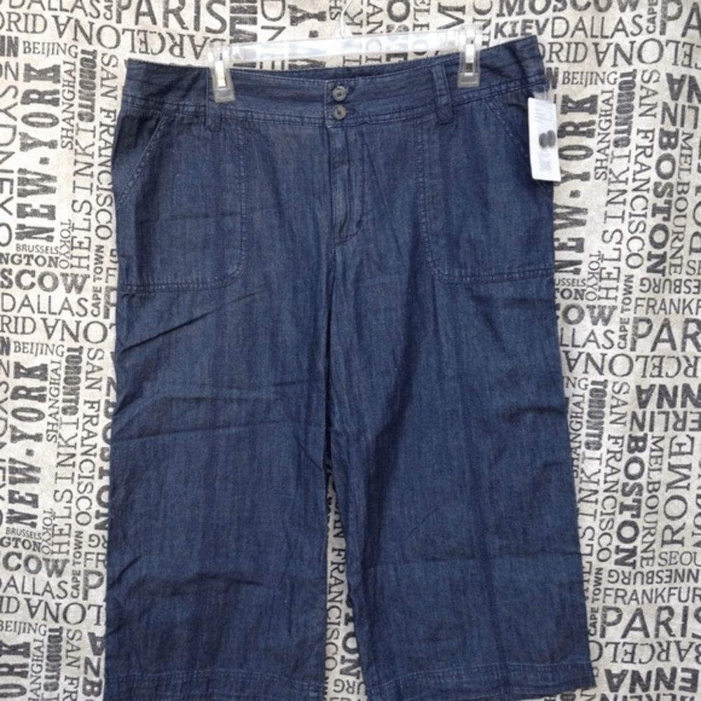 Menora Capri light denim womans blue pants size 14